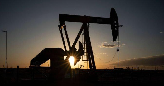 تباين أداء العقود الآجلة لأسعار النفط عالميا