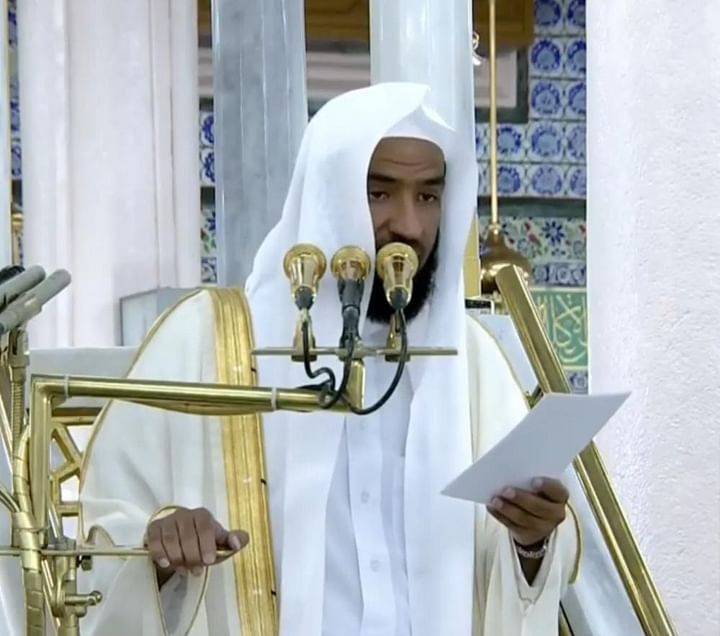 إمام وخطيب المسجد النبوي :يذكّر بفضل يوم الجمعة وأهمية اغتنامه بالدعاء