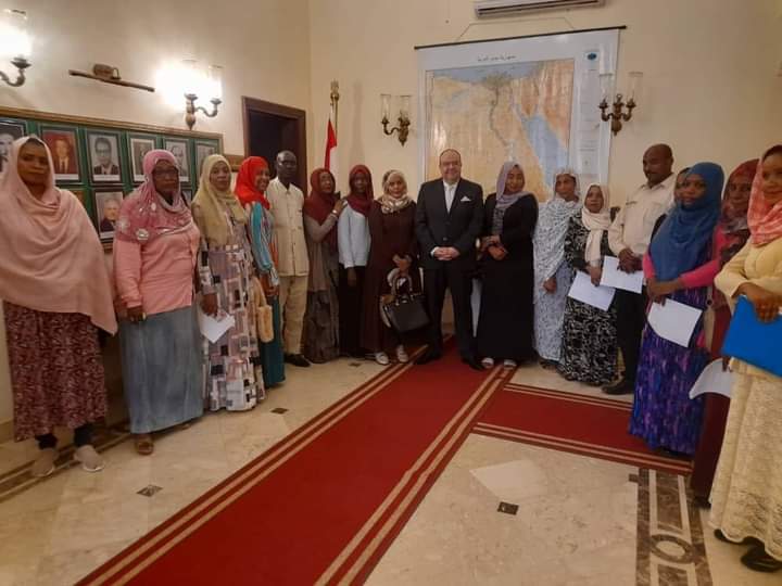 السفير المصري في الخرطوم يستقبل مجموعة من الكوادر الإعلامية السودانية