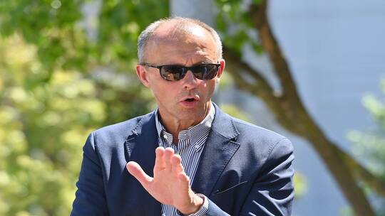 سياسي ألماني ينفي وجود دور وساطة يمكن أن تلعبه ميركل في الوضع بأوكرانيا