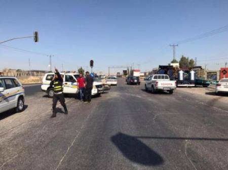 ضبط مركبة شحن محملة بـ20 راكبا .. والسائق يلوذ بالفرار