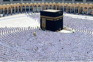 السعودية: هذه الفئة يسمح لها دخول الحرم المكي دون تصريح