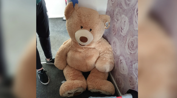 إنجلترا .. اعتقال دمية دب تتنفس