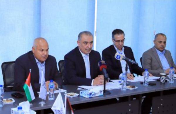 ندوة حول قانون البيئة الاستثمارية في منتدى السياسات العامة