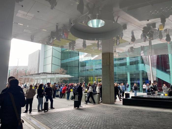 إخلاء مطار كانبيرا في أستراليا بعد إطلاق أعيرة نارية