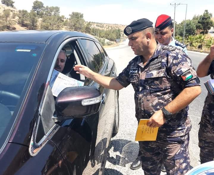 مبادرة صيف آمن توزع نشرات توعوية بشأن السلوكيات الخاطئة التي يمارسها البعض  أثناء التنزه