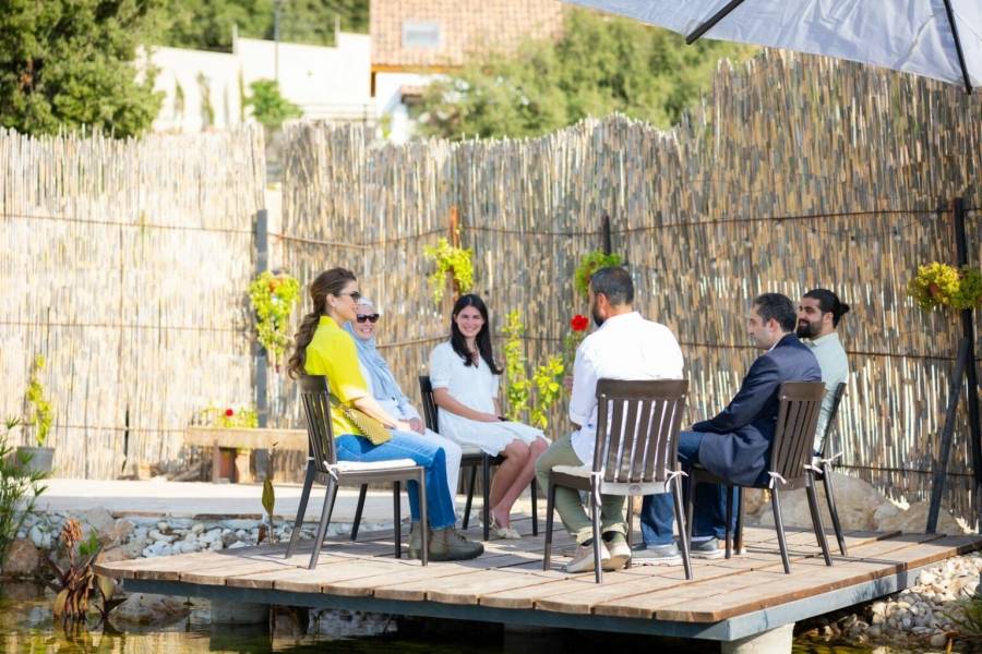 الملكة تطلع على خدمات حاضنة “ليـڤإنـك الأردن” للإبداع