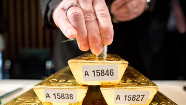 مخاوف رفع الفائدة الأميركية تهبط بأسعار الذهب