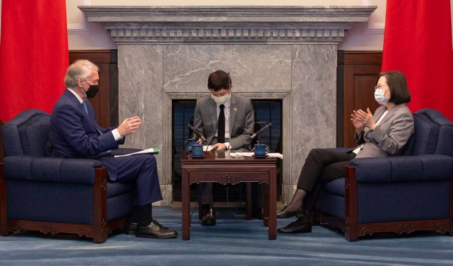 رئيسة تايوان لنواب أمريكيين: ملتزمون بالحفاظ على استقرار «المضيق»