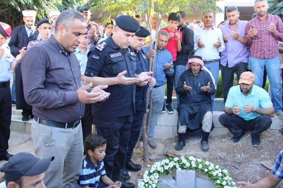 تشييع جثمان والدة اللواء المتقاعد محمد الخرابشة الى مثواها الاخير ... صور 