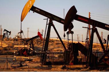 أسعار النفط تواصل التراجع عالمياً