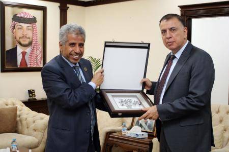 الفراية وكومان يبحثان التعاون الأمني العربي المشترك