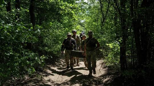 برلماني أوكراني يكشف كلفة الجيش الشهرية