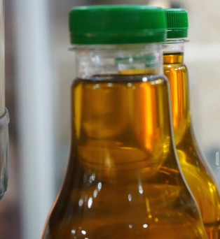 بدء انخفاض أسعار الزيوت النباتية بالسوق المحلية