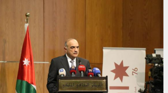 الخصاونة: لن يتمّ إنهاء خدمات أيِّ موظف أو المساس بحقوقهم في خارطة تحديث القطاع العام أو دمج المؤسَّسات