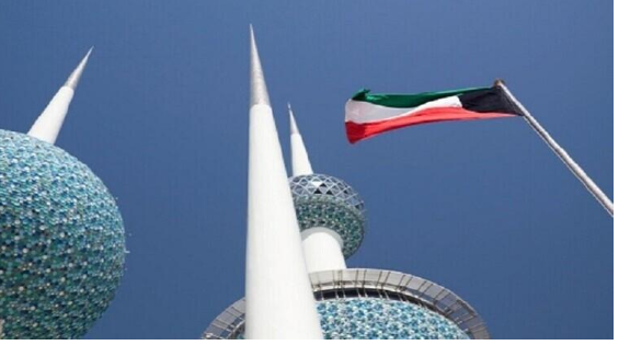 الكويت توقف إصدار جميع سمات الدخول للوافدين