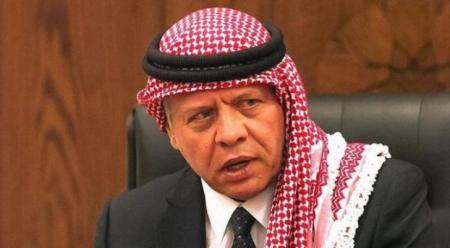 الملك في السلط لتقديم العزاء بوفاة العين الاسبق مروان الحمود