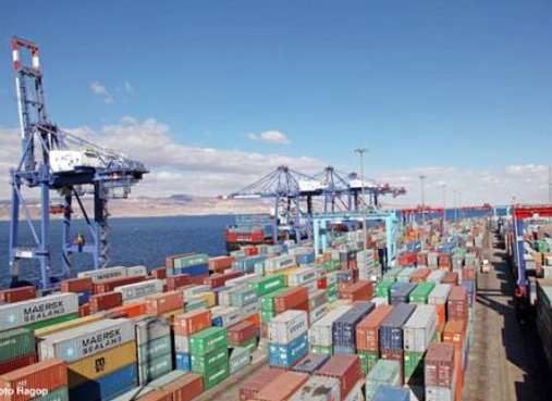 ابو الهوى: لا سفن في الانتظار في ميناء الحاويات