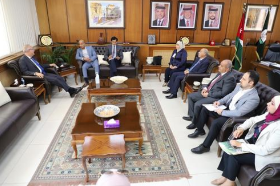 وفد من الوكالة الأمريكية للتنمية الدولية يزور اليرموك