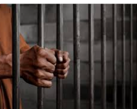 حبس 3 أشخاص 10 سنوات وتغريمهم 30 ألف دينار بسبب المخدرات