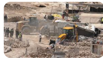 الاحتلال يخطر بوقف العمل بمسجد و4 منازل جنوب الخليل