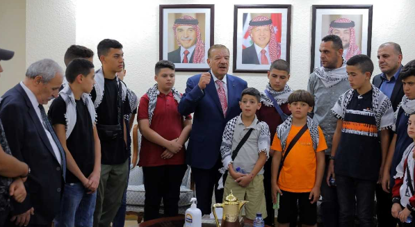 الدغمي يستقبل وفداً من أبناء الأسرى الفلسطينيين