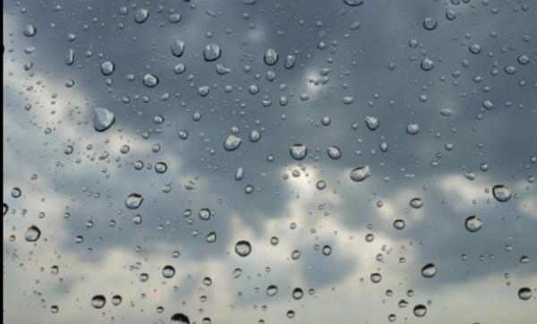 تساقط للأمطار على طريق الصحراوي .. والأرصاد تحذر من الانزلاقات