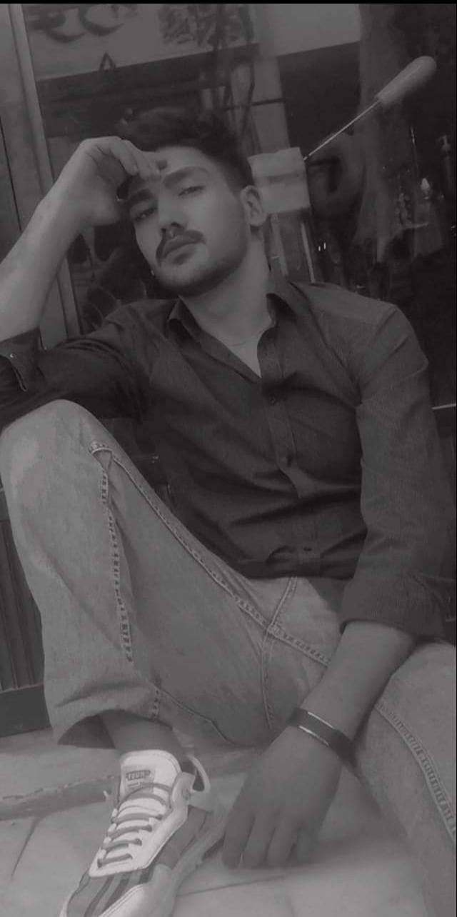 شاب ( توجيهي ) يفقد حياته بعيار ناري طائش ..!!