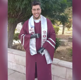 فتى الرزقاء يضمد جراحه.. وينجح في الثانوية العامة