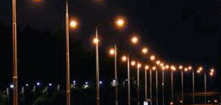 الأولى على الفرع الزراعي تنفي دراستها على عامود كهرباء