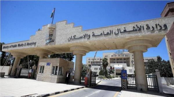 بدء اغلاق طريق السلط  عمان لتركيب جسر مشاة