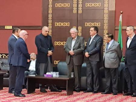 الخصاونة يعزي بوفاة العين الأسبق سمير قردن (صور)