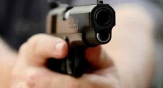 أردني ينجو من القتل بالرصاص ويسقط حقه عن الجاني