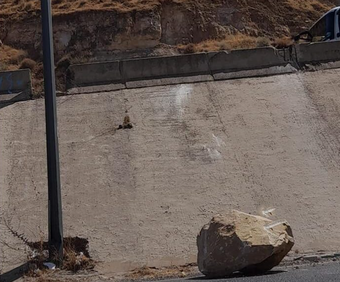 سقوط حجارة كبيرة على طريق إربد – عمان