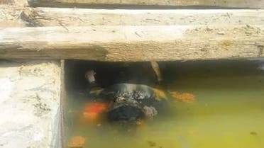 بسبب الفقر.. أم يمنية تنهي حياة طفلتيها وتنتحر