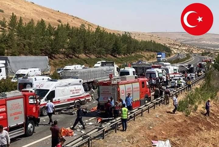 تركيا.. حادث مروع يؤدي لوفاة 16 شخصاً وإصابة العشرات