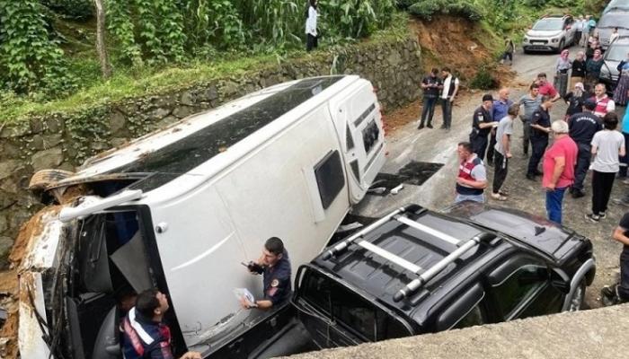 انقلاب حافلة تقل 23 سعوديا في تركيا_صور