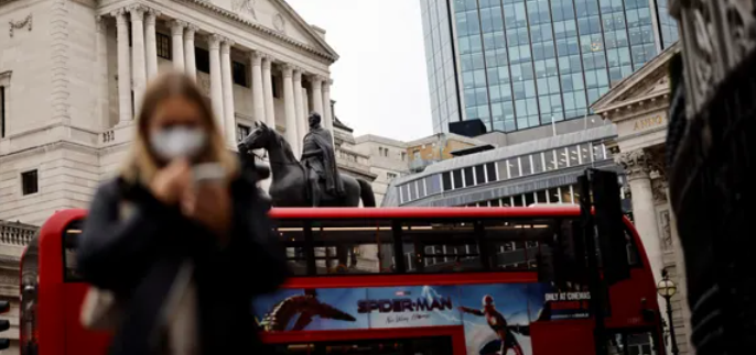 إضرابات العمال لزيادة الأجور تشل الاقتصاد في بريطانيا