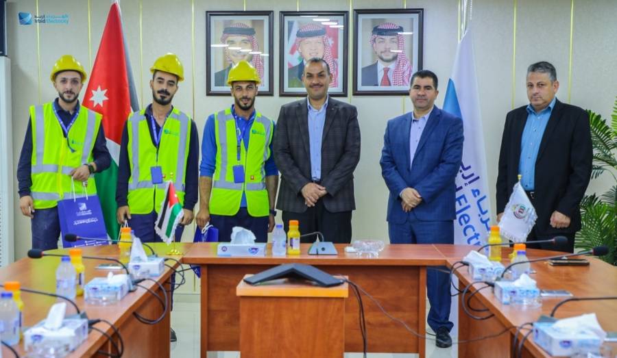 كهرباء اربد تكرم عدد من موظفيها الملتزمين بمعايير السلامه والصحه المهنية..صور