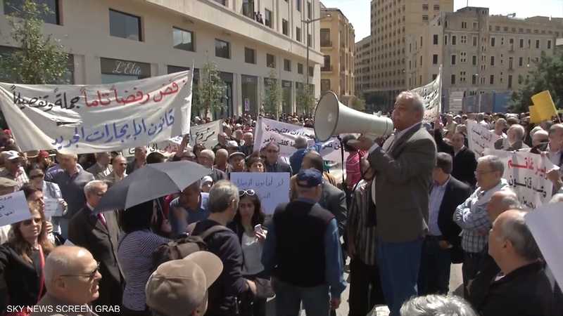 ولادات ووفيات من دون أوراق.. وجه جديد لأزمة لبنان