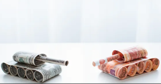 الدولار والروبل.. غريمان يتحدان في اكتساح عملات العالم