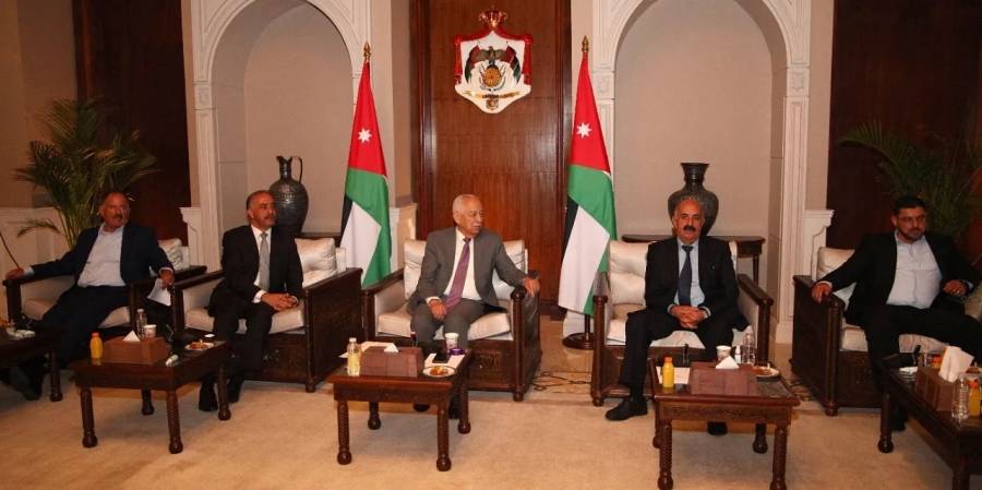 العيسوي يلتقي مجموعة من أهالي قضاء عرجان في عجلون