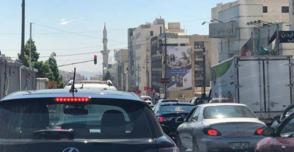 اصابات وازدحام مروري بتصادم مركبتين داخل نفق الصحافة