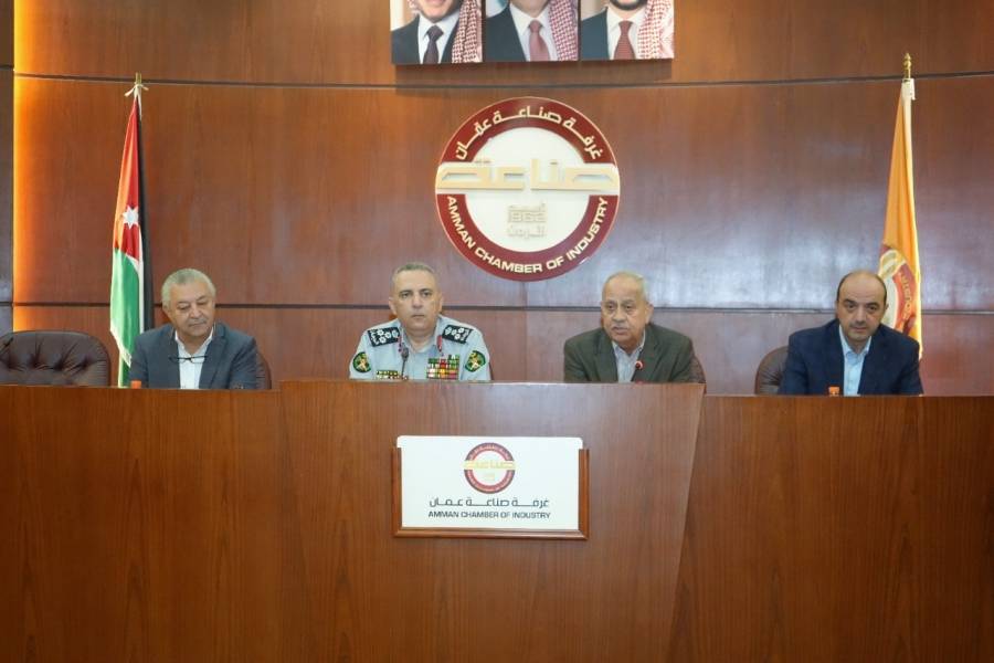 خلال اجتماع حاشد في غرفتي صناعة الاردن وعمان مدير الدفاع المدني يبحث قضايا الصناعيين.. والجغبير يدعو الى تشكيل لجنة مشتركة