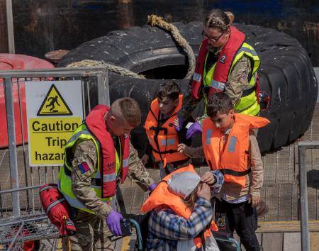بريطانيا: عبور قياسي للمهاجرين عبر بحر المانش