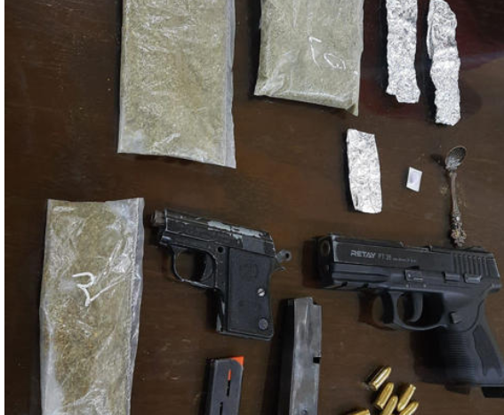 ضبط تاجر مخدرات أعدَّ عبوة متفجرة لمقاومة الامن