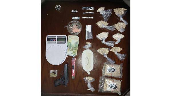 عاجل ..القبض على تاجر مخدرات في الرمثا أعدَّ عبوة متفجرة بدائية لمقاومة رجال المكافحة