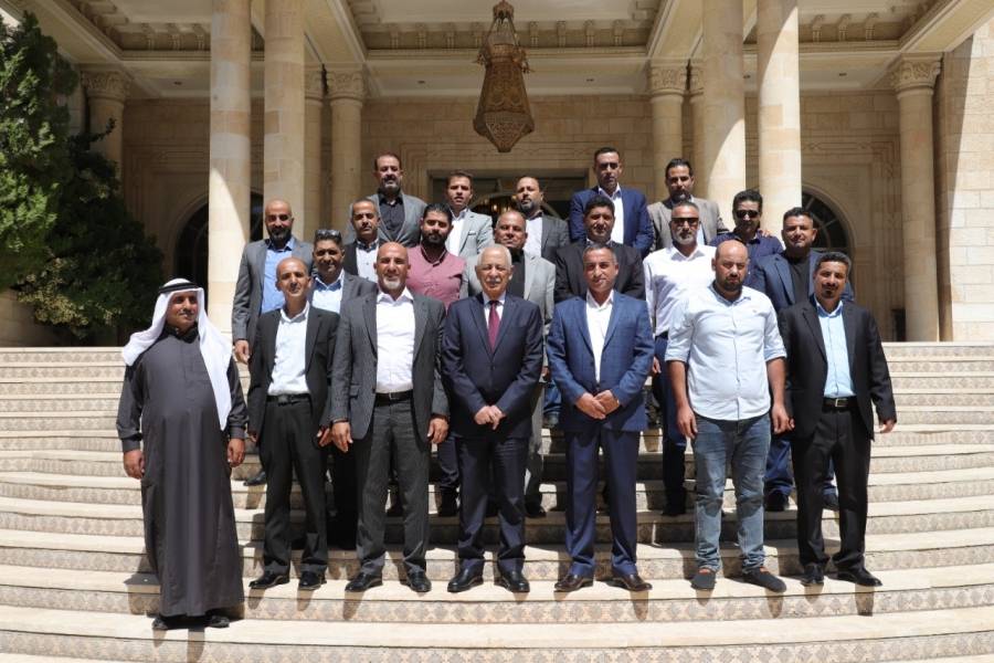 العيسوي يلتقي مجموعة من شباب بني عباد  وادي السير...صور