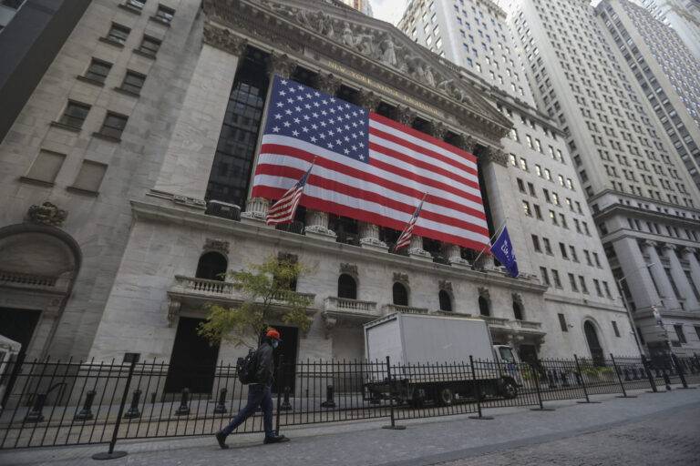 البيت الأبيض يخفض بشكل حاد توقعاته لنمو الاقتصاد الأميركي