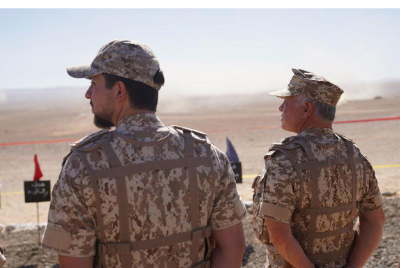 الملك وولي العهد يتابعان التمرين التعبوي (النور الساطع)